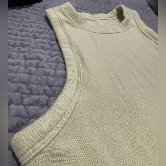 Lululemon Pistachio Green Ribbed Sleeveless Tank Top Stretchy Size M - Picture 10 of 17
